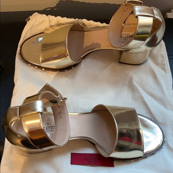 Valentino Gold Metallic Leather Rockstud Sandals - Picture 1 of 12